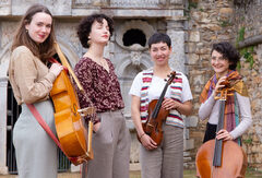 La Capriola: They Stand Up for the Violin!