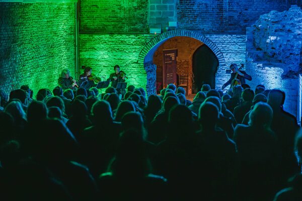 Brüssel, London, New York, Lissabon, Versailles, Leipzig